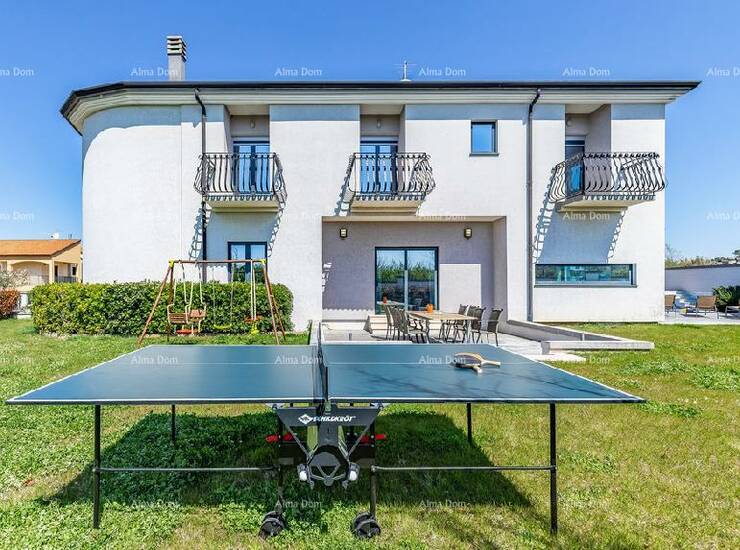 Samostojeća luksuzna vila sa bazenom.
5 minuta lagane šetnje do Marine i ... — fotografija 2