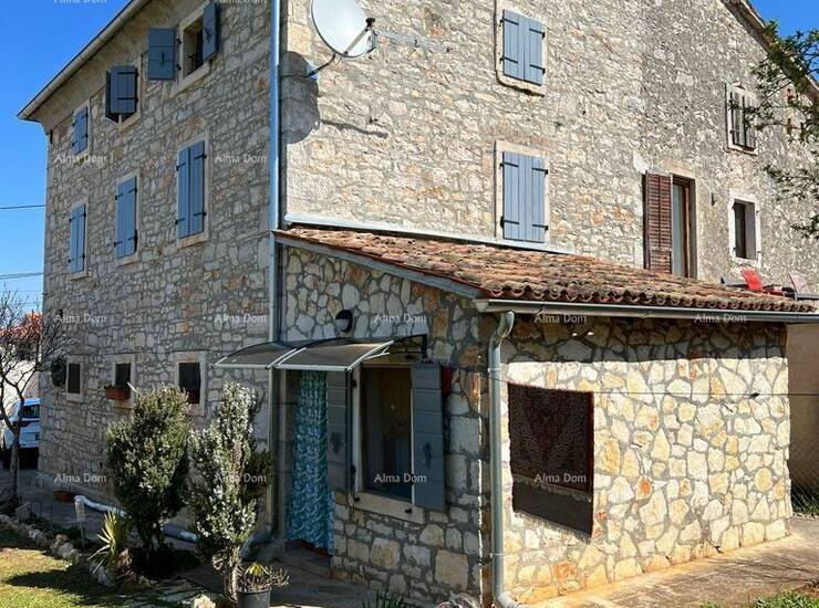 Šarmantna kamena kuća na prostranom terenu u blizini Poreča.

U blizini ...