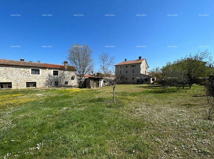 Šarmantna kamena kuća na prostranom terenu u blizini Poreča.

U blizini ... — fotografija 3