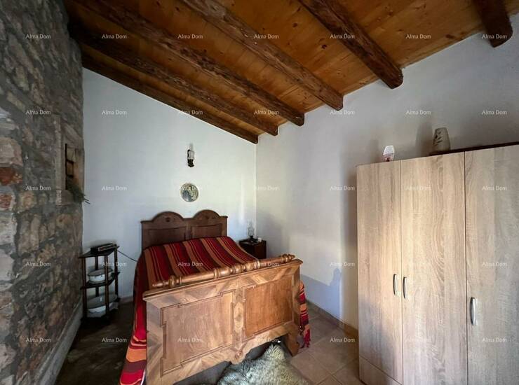 Šarmantna kamena kuća na prostranom terenu u blizini Poreča.

U blizini ... — fotografija 8