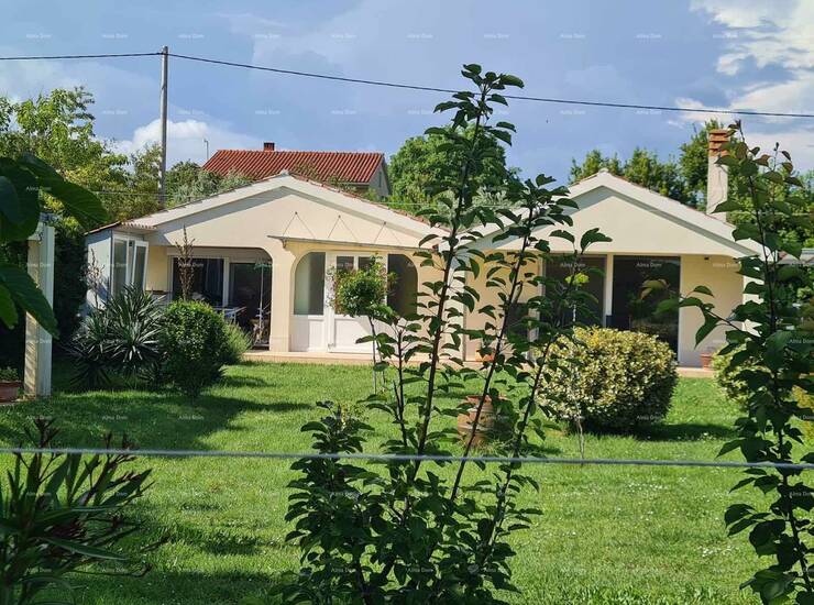 Blizina turističkog mjesta Ližnjan, prodaje se  samostojeća kuća površ...