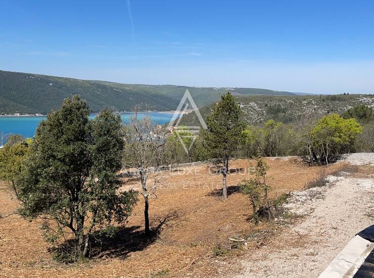 Trget_ Prekrasno zemljište s pogledom na more — fotografija 2