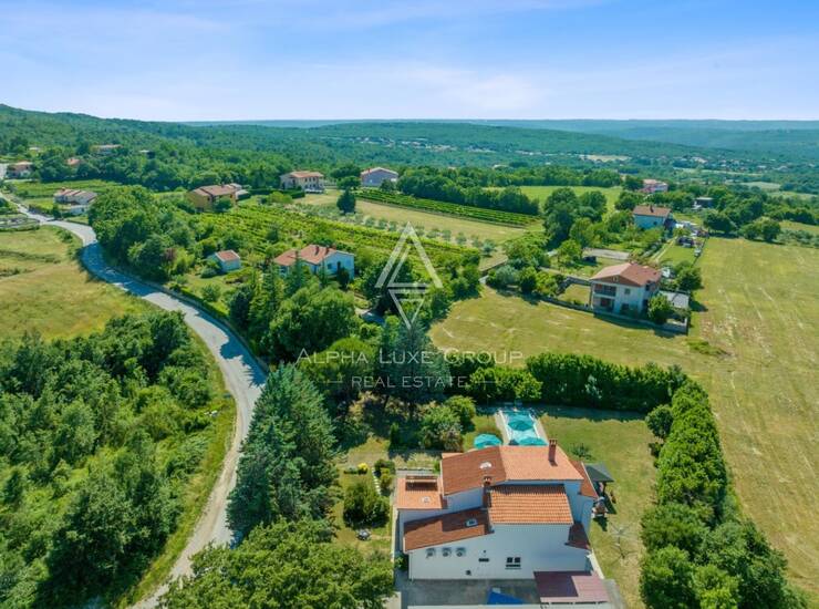Renovirana vila u južnofrancuskom stilu na obali istočne Istre! — fotografija 2