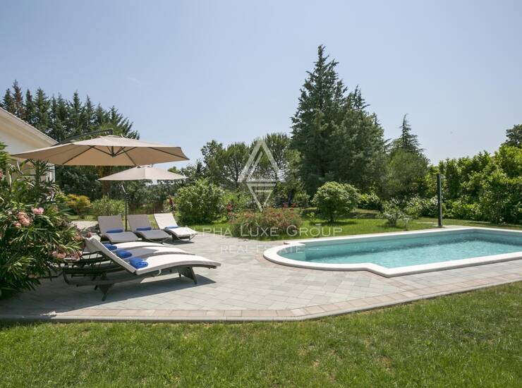 Renovirana vila u južnofrancuskom stilu na obali istočne Istre! — fotografija 4