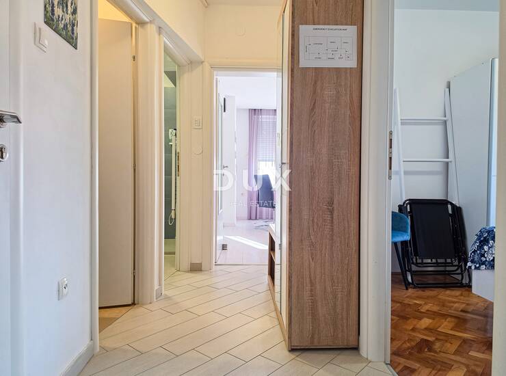 Grad Krk, dvosoban stan, 60 m2, prvi red do mora, parking — fotografija 2