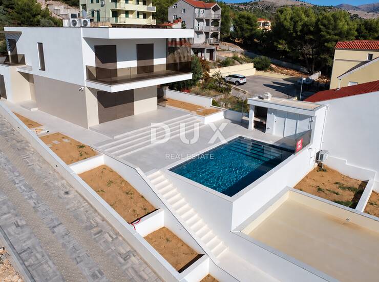 Žaborić, vila s bazenom, 150 m od mora, 191,07 m²