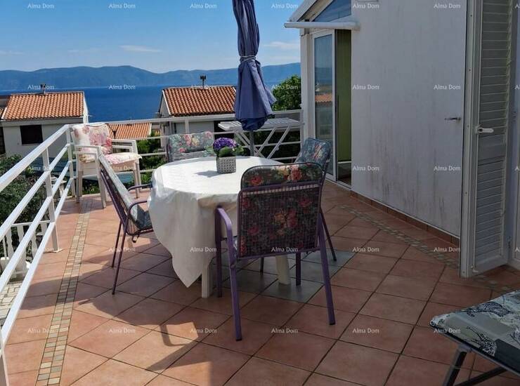 Prodaje se šarmantna kuća s dva odvojena apartmana u mjestu Ravni, udalje... — fotografija 2