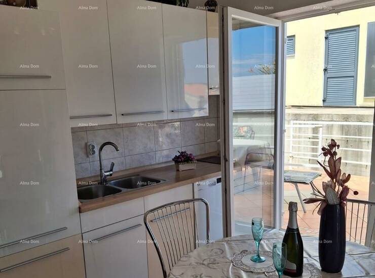 Prodaje se šarmantna kuća s dva odvojena apartmana u mjestu Ravni, udalje... — fotografija 9
