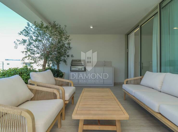 Novigrad, luksuzan stan 120 m2 s pogledom na more na korak do centa! — fotografija 2