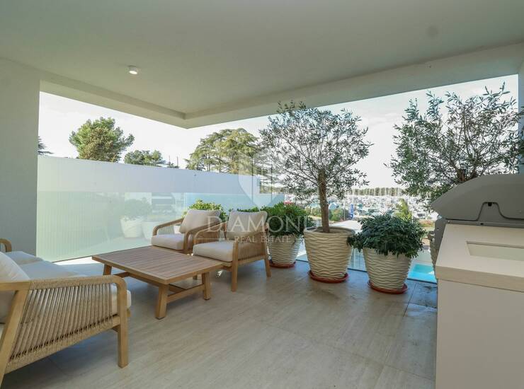 Novigrad, luksuzan stan 120 m2 s pogledom na more na korak do centa! — fotografija 3