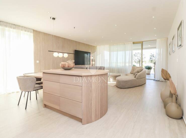 Novigrad, luksuzan stan 120 m2 s pogledom na more na korak do centa! — fotografija 4