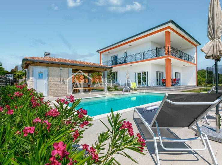 Buje, okolica – luksuzna vila s bazenom na mirnoj i lijepoj lokaciji