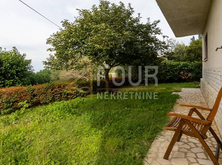 Kostrena, samostojeća kuća s 2 stana, garaža i okućnica — fotografija 2