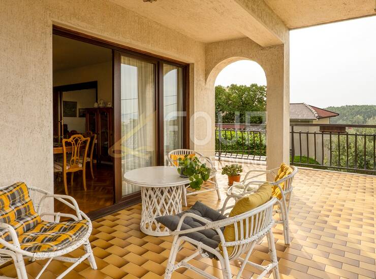 Kostrena, samostojeća kuća s 2 stana, garaža i okućnica — fotografija 4