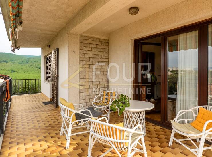 Kostrena, samostojeća kuća s 2 stana, garaža i okućnica — fotografija 5