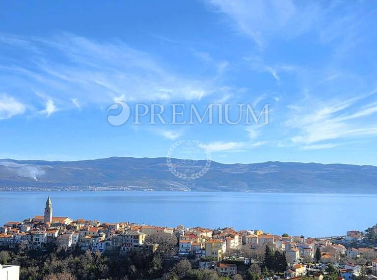 Vrbnik, penthouse s jacuzzijem i pogledom na more! — fotografija 5
