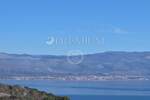 Vrbnik, prostrano zemljište, pogled na more! — fotografija 4