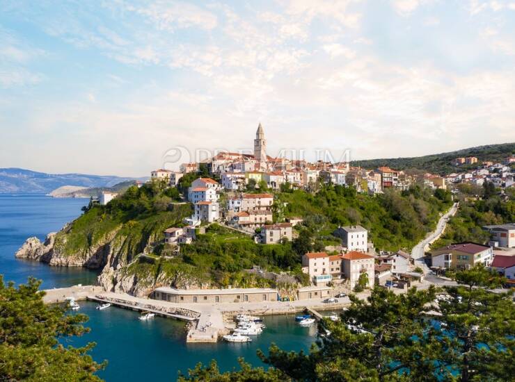 Vrbnik, prostrano zemljište, pogled na more! — fotografija 6