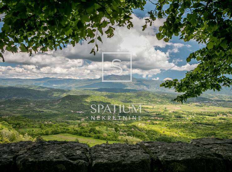 PIĆAN, TRI KAMENE KUĆE U NIZU ZA RENOVACIJU S PANORAMSKIM POGLEDOM — fotografija 6