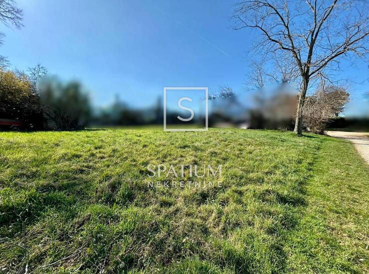 KAŠTELIR, GRAĐEVINSKO ZEMLJIŠTE PRAVILNOG OBILKA — fotografija 5