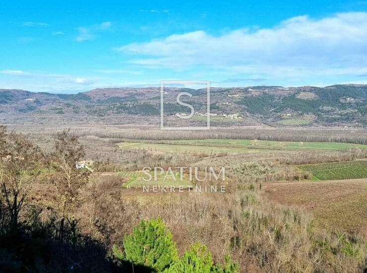 MOTOVUN, ISTRA, GRAĐEVINSKO ZEMLJIŠTE S PANORAMSKIM POGLEDOM — fotografija 5
