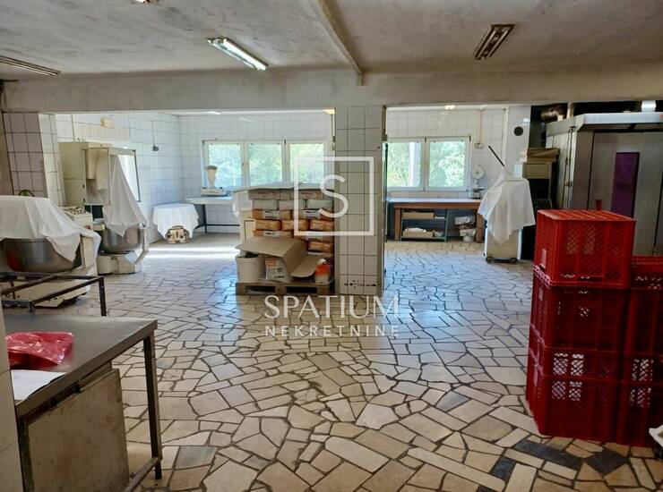 CRIKVENICA, POSLOVNI PROSTOR U ZALEĐU — fotografija 6