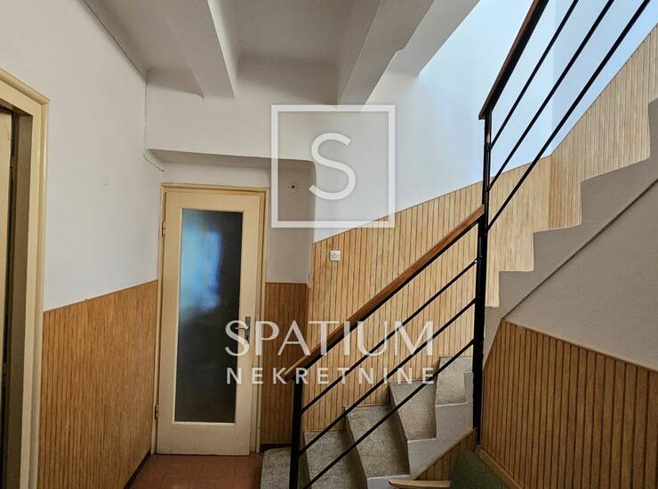 CRIKVENICA, SAMOSTOJEĆA KUĆA S OKUĆNICOM BLIZU CENTRA — fotografija 6
