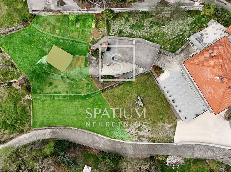 POBRI, ZEMLJIŠTE U MIRNOM OKRUŽENJU — fotografija 5