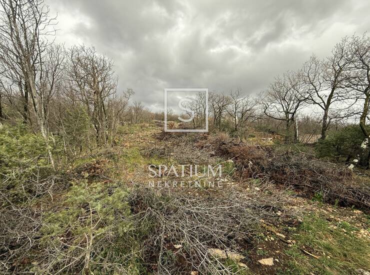 ŠMRIKA, GRAĐEVINSKO ZEMLJIŠTE S POGLEDOM — fotografija 4