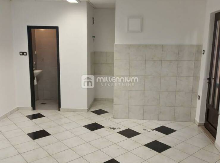 Najam, Krimeja, 30m2, uređen poslovni prostor — fotografija 6