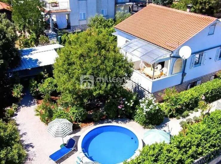 Otok Krk, kuća s 2 stana, bazenom i lijepom okućnicom — fotografija 6