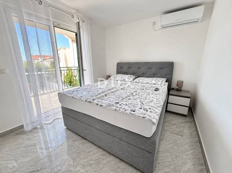 Vodice, 2-sobni stan, 53,49 m², 150m od mora, pogled na more