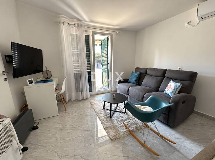 Vodice, namješten 2-sobni stan, 57,60 m², 150 m od mora