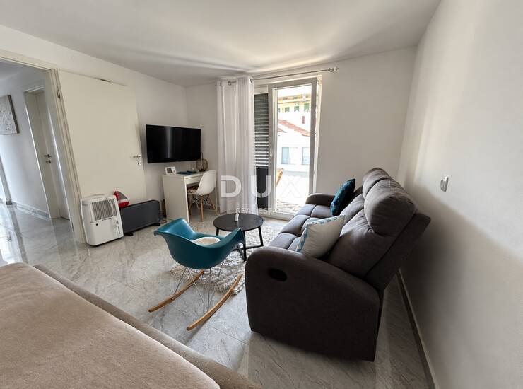 Vodice, namješten 2-sobni stan, 57,60 m², 150 m od mora — fotografija 2