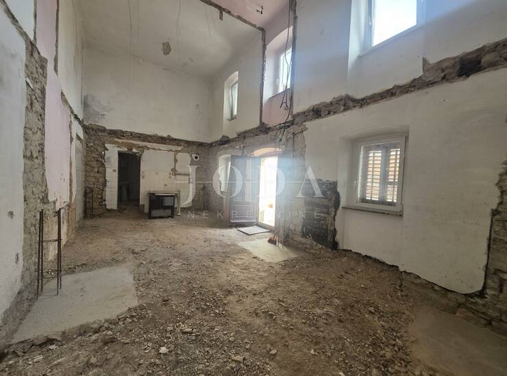 Crikvenica-kuća za adaptaciju s pogledom na more  — fotografija 3