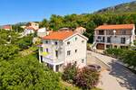 Crikvenica - zaleđe, kuća sa tri stana na rubu zelenog pojasa — fotografija 3