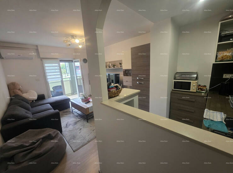 U Labinu je na prodaju lijepo uređen i renoviran stan površine 56,58 m²,... — fotografija 3