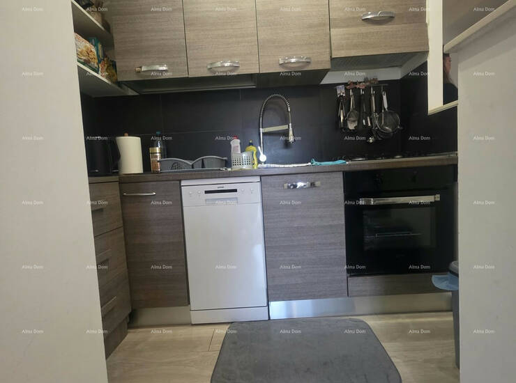 U Labinu je na prodaju lijepo uređen i renoviran stan površine 56,58 m²,... — fotografija 4
