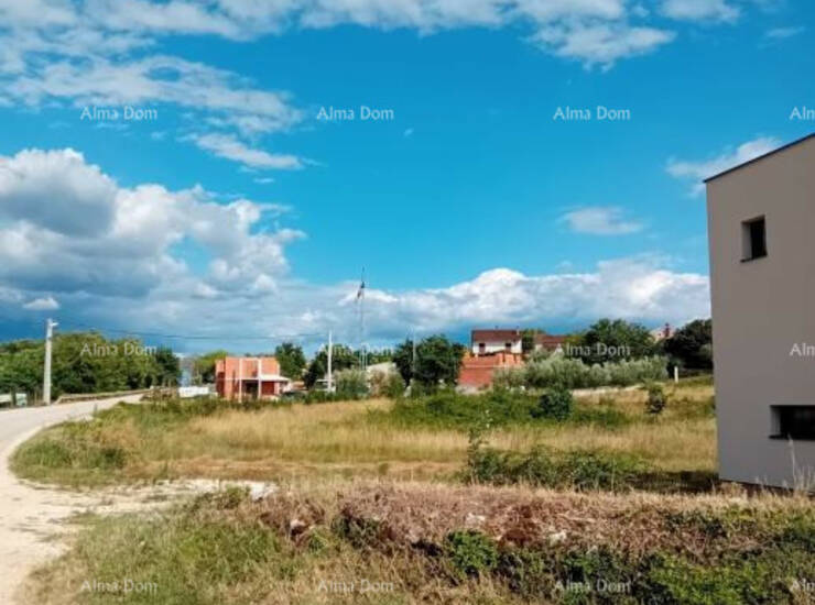 Na prodaju je građevinsko zemljište površine 1.062 m², smješteno u mir... — fotografija 4