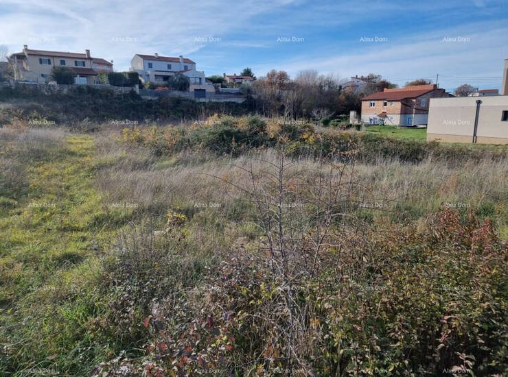 Na prodaju je građevinsko zemljište površine 1.062 m², smješteno u mir... — fotografija 5