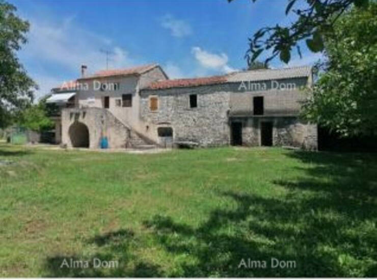 U mirnom istarskom naselju, na području općine Kanfanar, prodaje se samos...
