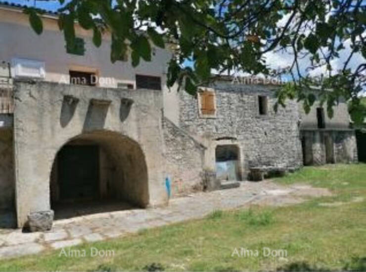 U mirnom istarskom naselju, na području općine Kanfanar, prodaje se samos... — fotografija 2