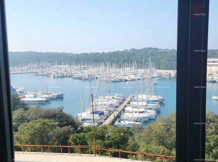 Luksuzni stan s pogledom na more, Pula, Veruda!

Stan neto površine  51.5m... — fotografija 5