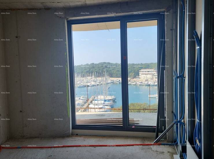 Luksuzni stan s pogledom na more, Pula, Veruda!

Stan neto površine  51.5m... — fotografija 8