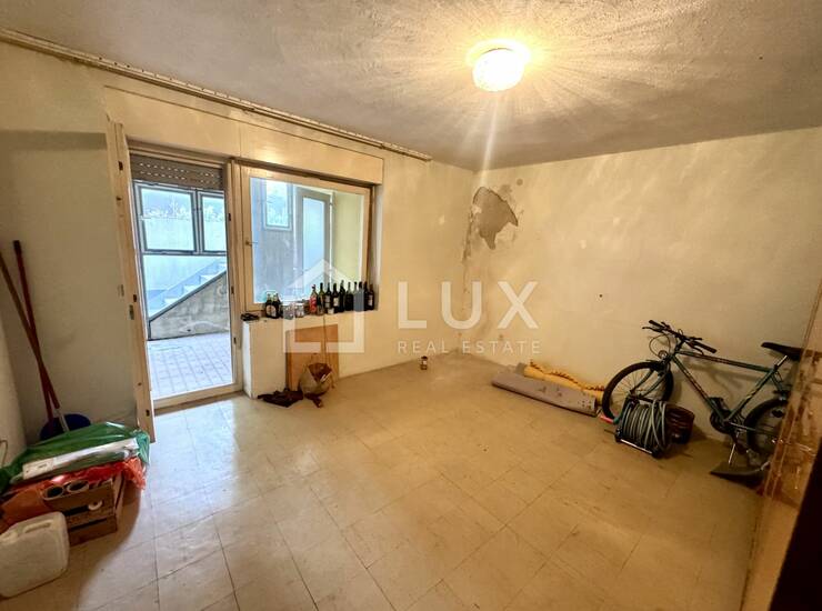 NOVI VINODOLSKI – kuća na 4 etaže s garažom, vrtom i pogledom na more u bl — fotografija 5