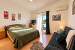 Novigrad, studio blizu centra s velikom terasom! — fotografija 2