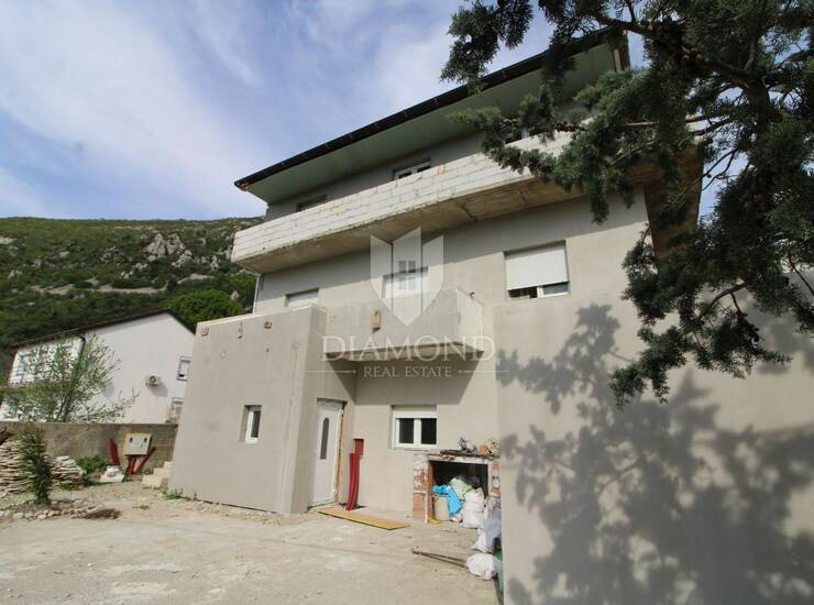 Labin, okolica, kuća za adaptaciju u blizini mora