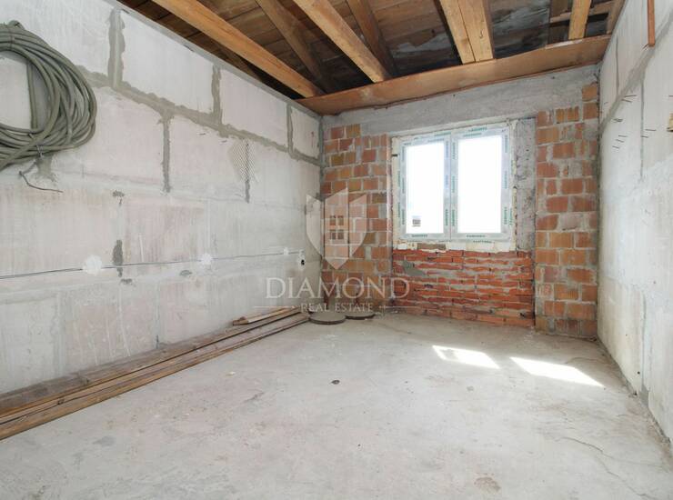 Labin, okolica, kuća za adaptaciju u blizini mora — fotografija 6