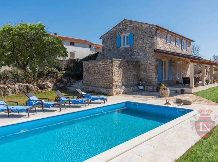 Istra, Lovreč: Autentična kamena vila s prostranim posjedom
