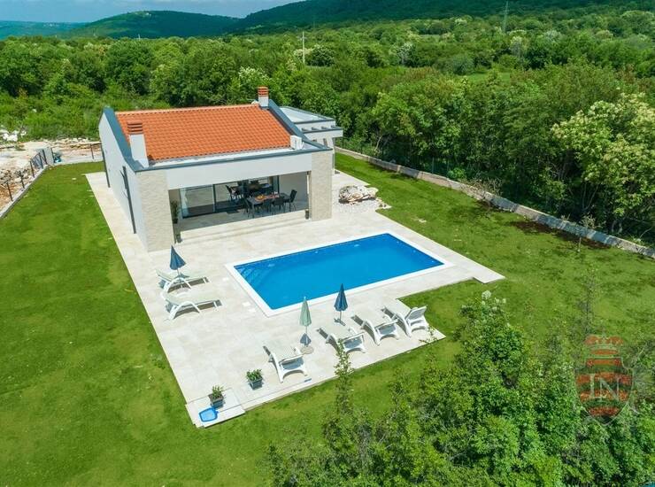 Istra, Labin – Moderna prizemnica s bazenom